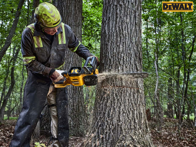 www.toolbank DCMCS575N XR FlexVolt Chainsaw 50cm Bar 54V
