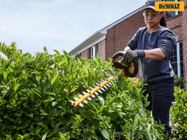 Dewalt flexvolt discount hedge trimmer
