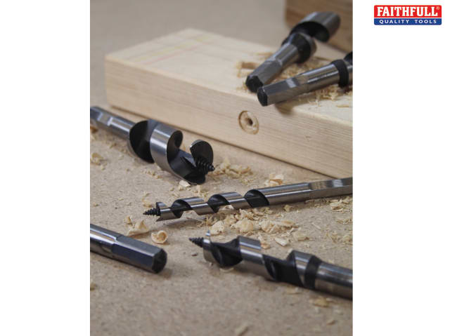 Stubby auger outlet bit set
